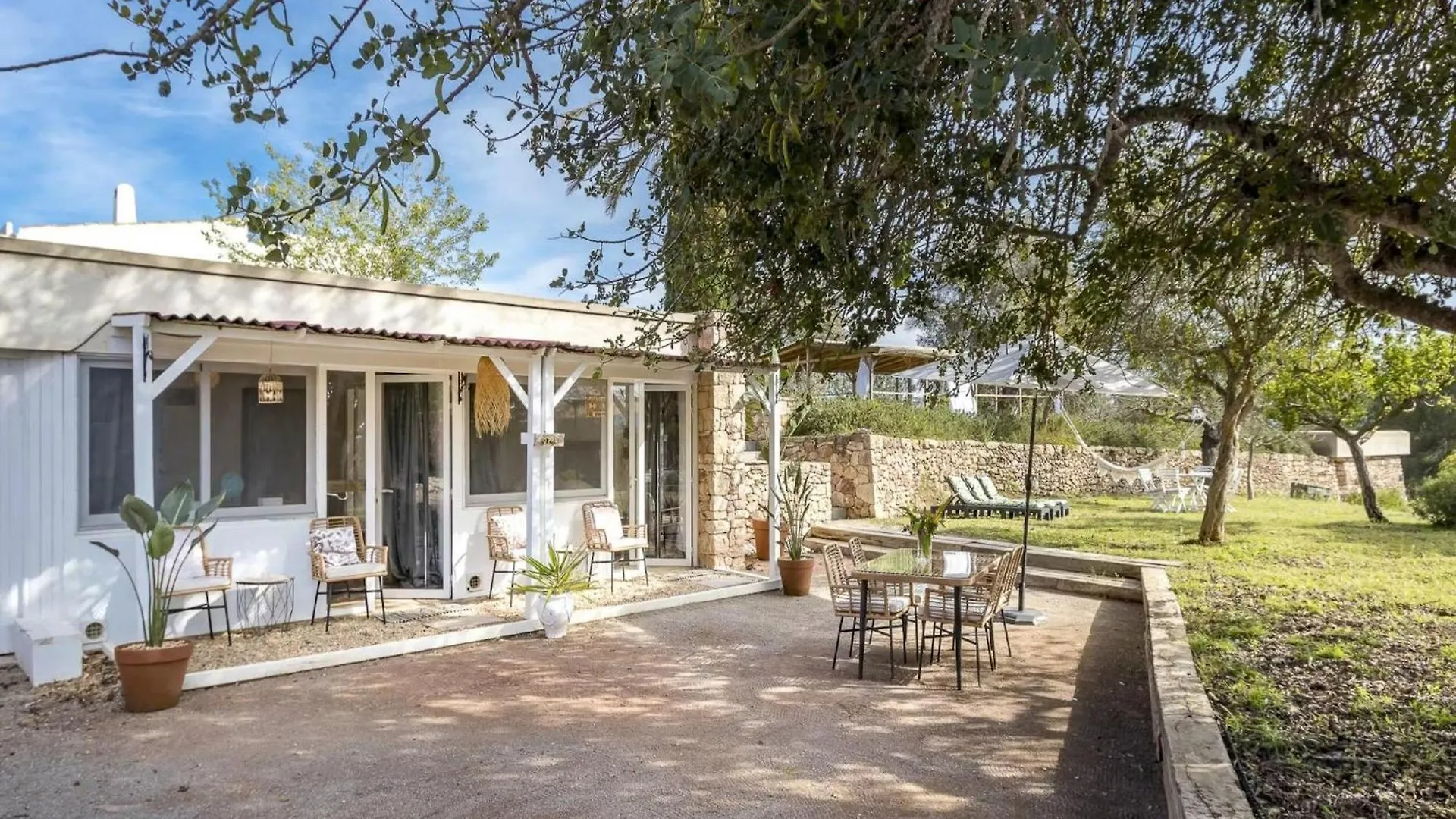 Rural Hideaway Villa In Stcarlos Sant Carles de Peralta Spain