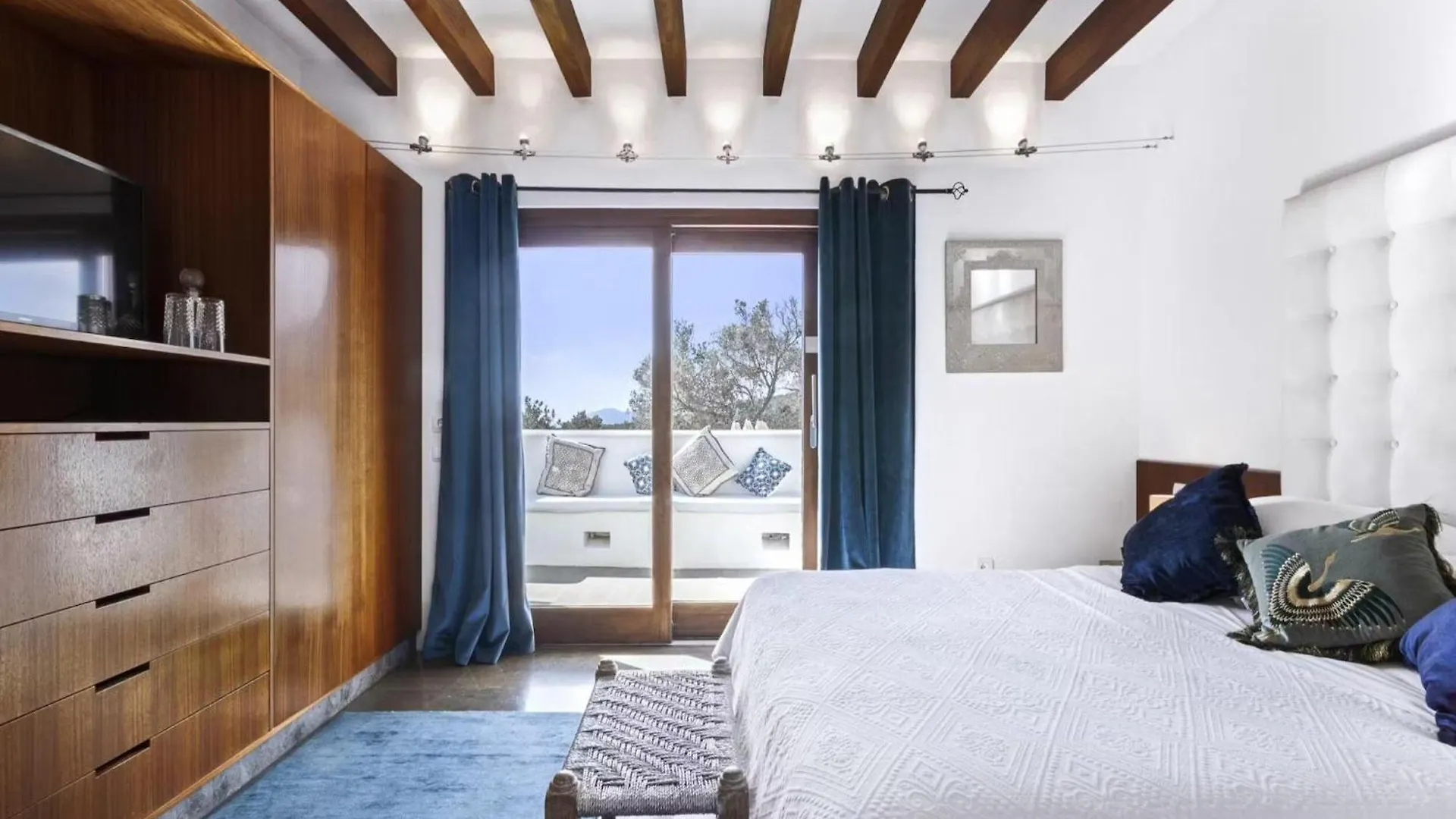 Rural Hideaway Villa In Stcarlos Sant Carles de Peralta Spain