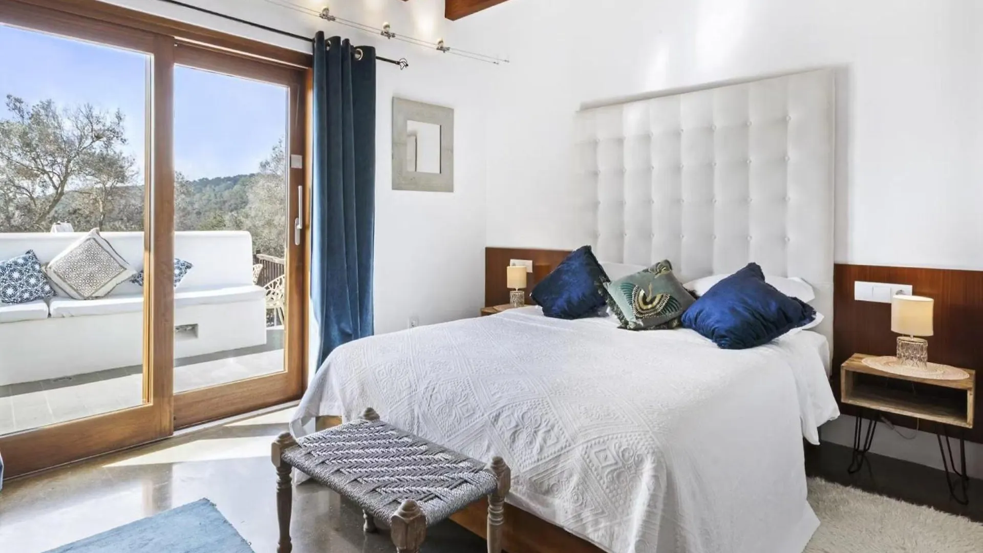 Rural Hideaway Villa In Stcarlos Sant Carles de Peralta
