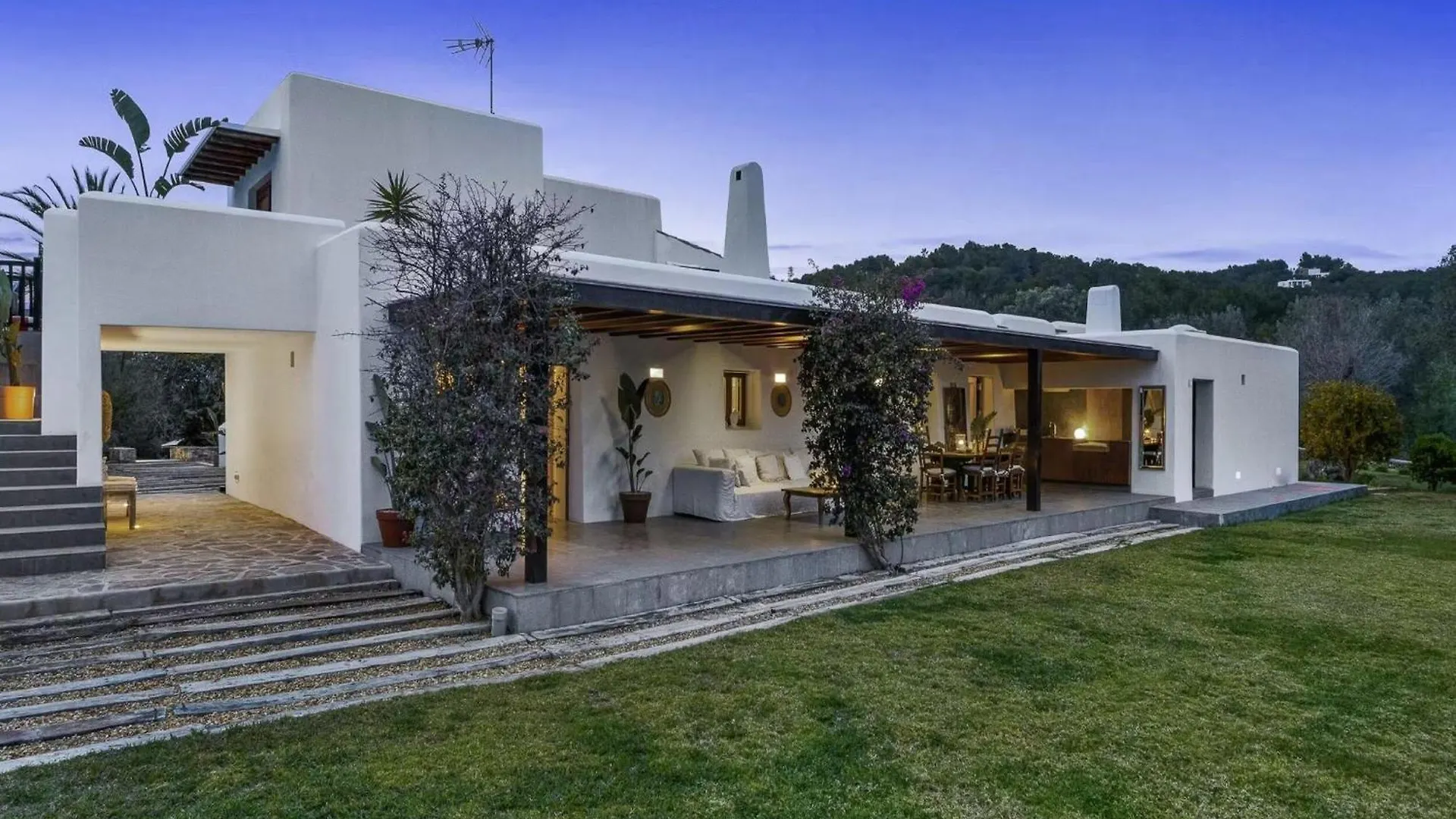 Rural Hideaway Villa In Stcarlos Sant Carles de Peralta