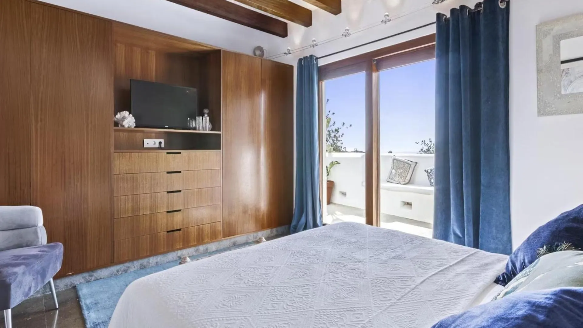 Rural Hideaway Villa In Stcarlos Sant Carles de Peralta